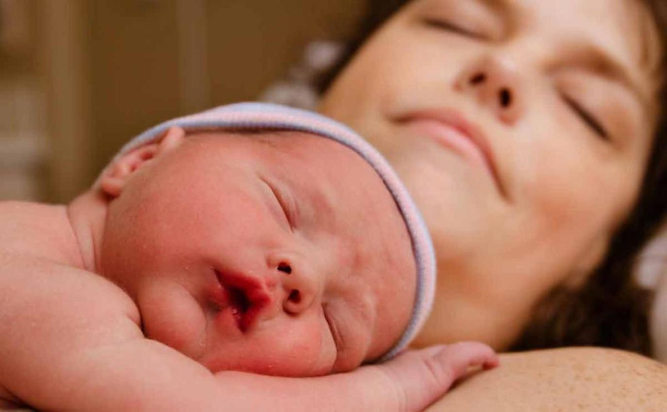 Sapņot par mazu bērna nēsāšanu 2 - sapņu interpretācija tiešsaistē
