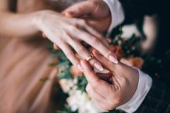 خطبة العزباء في المنام