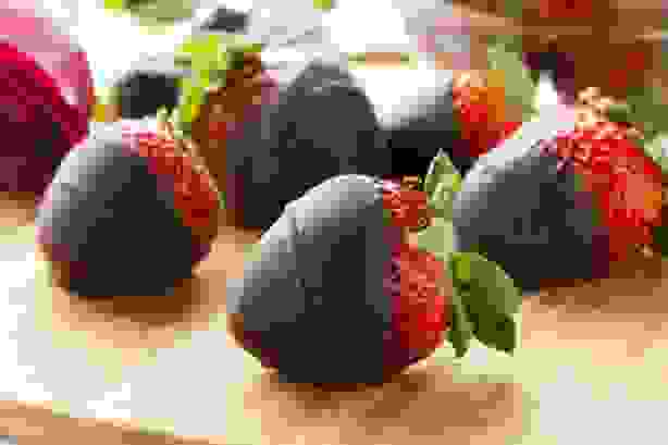 رؤية أكل الحلويات في المنام