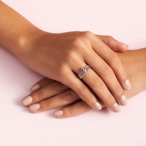 פירוש חלום על ענידת טבעת אירוסין זהב לנשים רווקות