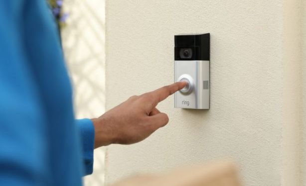 تفسير رؤية الميت يزورنا في البيت للعزباء