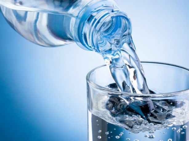 تفسير رؤية الميت يحمل ماء