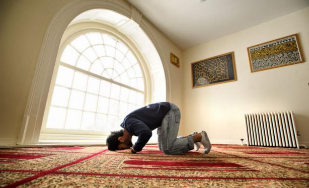 رؤية الميت يصلي