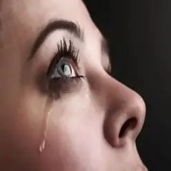المنام البكاء للمتزوجة في الدعاء والبكاء