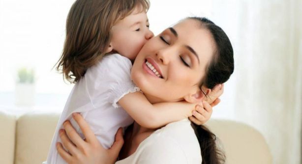 تفسير رؤية الأم المتوفية حية في المنام