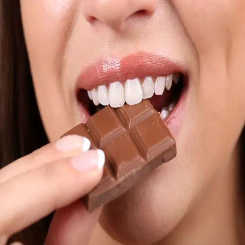 Šokolādes ēšana sapnī