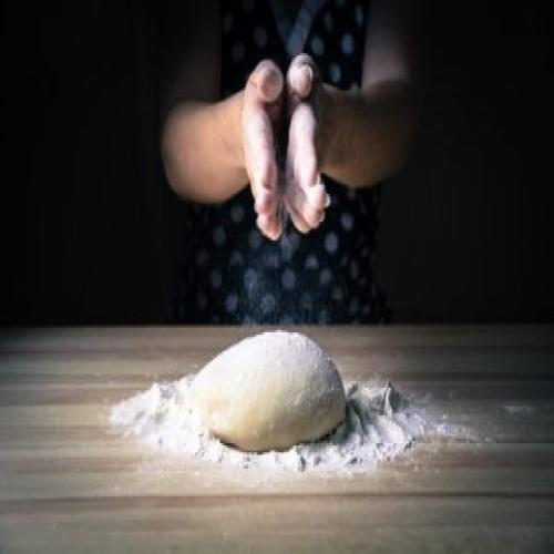 ການຕີຄວາມຫມາຍຂອງຄວາມຝັນກ່ຽວກັບ dough ແລະເຂົ້າຈີ່
