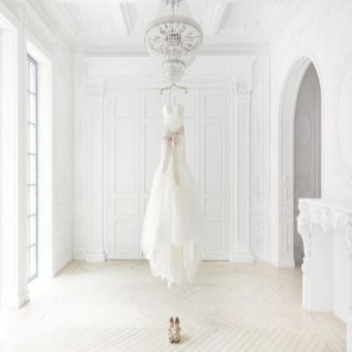 Att se en bröllopsklänning i en dröm för ensamstående kvinnor