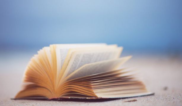 هدية الكتاب في المنام للعزباء