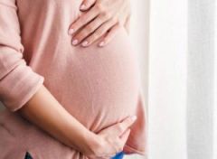 Una dona soltera somia quedar-se embarassada al novè mes