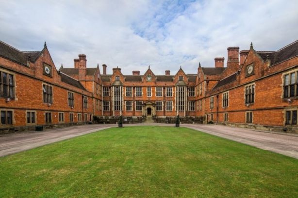 الجامعة في المنام