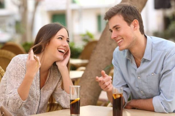 تفسير حلم الضحك مع شخص متخاصم معه