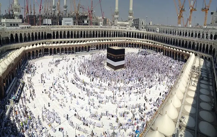 ການຕີຄວາມຫມາຍຂອງຄວາມຝັນກ່ຽວກັບ Kaaba ສໍາລັບແມ່ຍິງທີ່ແຕ່ງງານແລ້ວ