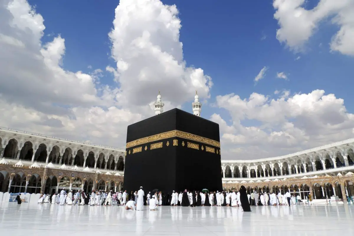 Seeing the Kaaba in a dream for single women
