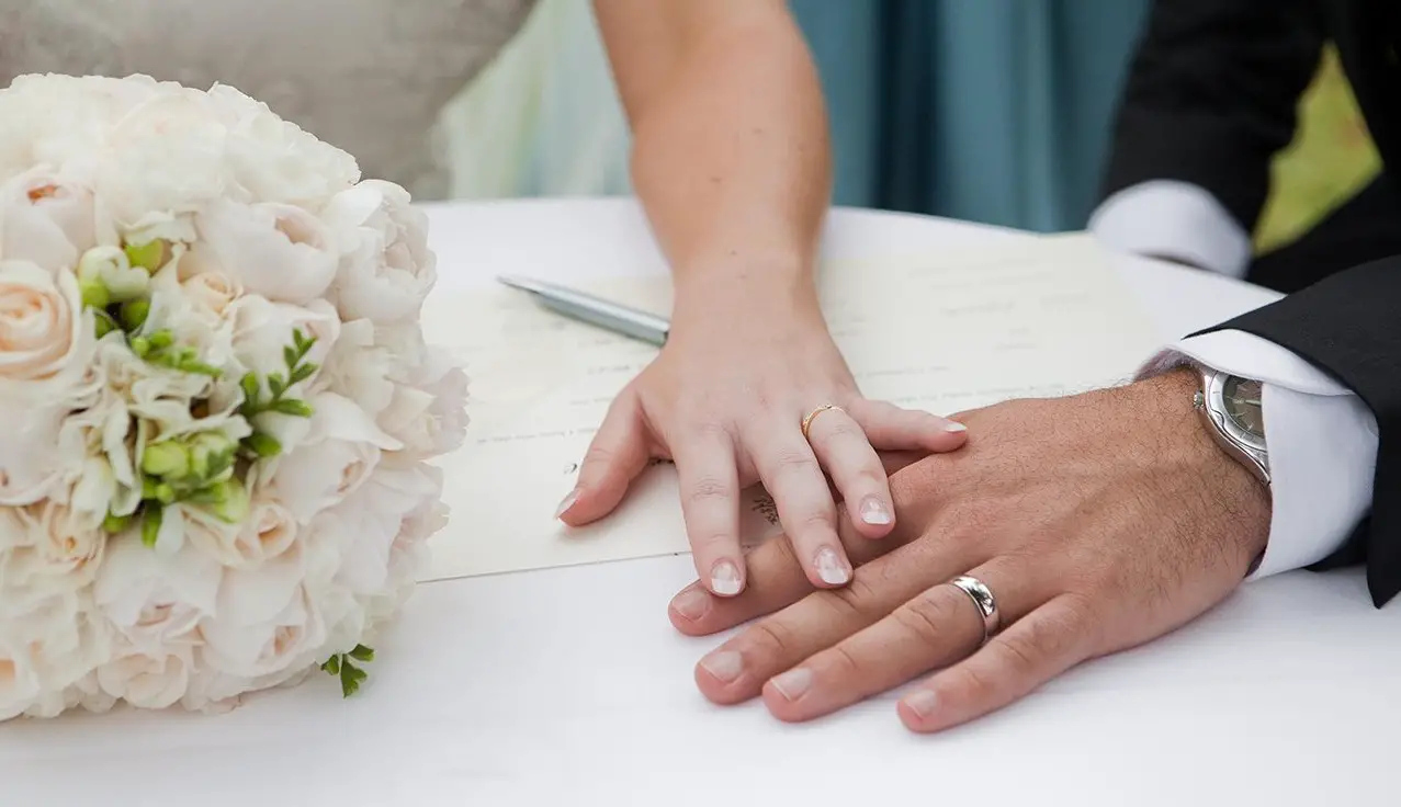 Хачин хүнтэй гэрлэсэн эмэгтэйн гэрлэх тухай мөрөөдөл - мөрөөдлийн онлайн тайлбар