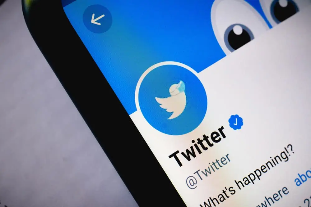 Com puc crear un compte de Twitter fals?