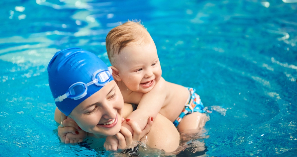  حلم السباحة مع طفل - تفسير الاحلام اون لاين