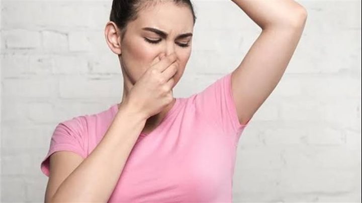 تخبر-شخصاً-أن-رائحته-كريهة-بدون-إحراجه