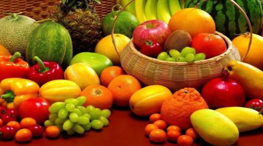 Lär dig tolkningen av att äta frukt i en dröm av Ibn Sirin