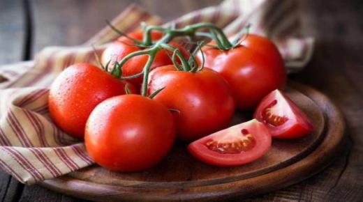 Lär dig om tolkningen av tomater i en dröm av Ibn Sirin