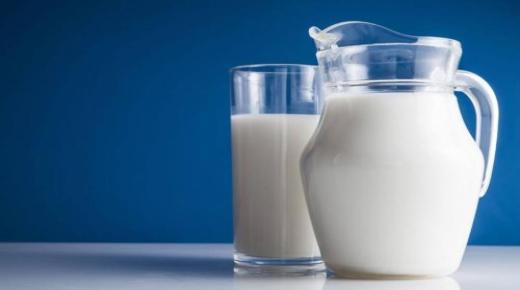 Lær om tolkningen av melk i en drøm av Ibn Sirin