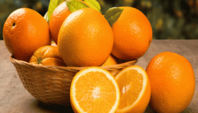 Lär dig om tolkningen av att se apelsiner plockade i en dröm av Ibn Sirin