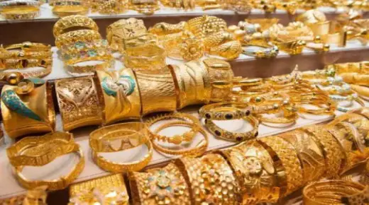 Quina és la interpretació del somni de comprar or per a Ibn Sirin?