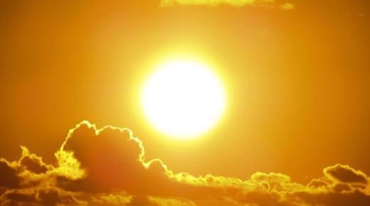 Pelajari tentang tafsir mimpi matahari berwarna jingga dalam mimpi menurut Ibnu Sirin