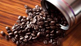 Leer meer over de interpretatie van het zien van het kopen van koffie in een droom door Ibn Sirin
