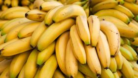 Kio estas la interpreto de bananoj en sonĝo por edziĝinta virino laŭ Ibn Sirin?