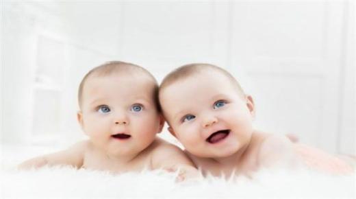 इब्न सिरिन द्वारा एक सपने में जुड़वा बच्चों की व्याख्या के बारे में जानें