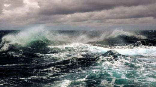 Իմացեք միայնակ կնոջ համար մոլեգնող ծովի մասին երազի մեկնաբանությունը՝ ըստ Իբն Սիրինի