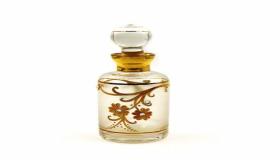 Leer meer over de interpretatie van een droom over parfum van een overleden persoon in een droom volgens Ibn Sirin