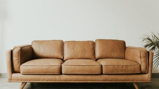 Lær om fortolkningen af ​​drømmen om at skifte sofa i huset, ifølge Ibn Sirin
