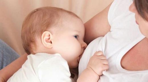 इब्न सिरिन के अनुसार एक गर्भवती महिला के लिए एक सपने में स्तन से प्रचुर मात्रा में दूध निकलने के सपने की व्याख्या के बारे में जानें।
