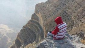Vad är tolkningen av en dröm om att bestiga ett berg med någon i en dröm enligt Ibn Sirin?