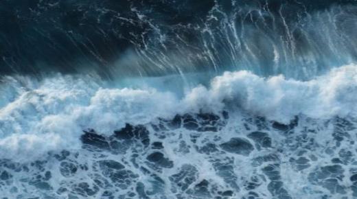 इब्न सिरिनका अनुसार उग्र समुद्रको बारेमा सपनाको व्याख्याको लागि सही अर्थ