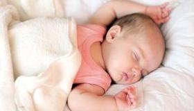 इब्न सिरिन द्वारा सपने में एक नर शिशु को देखने की व्याख्या क्या है?