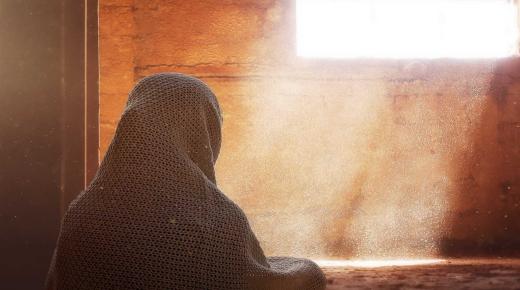 Tolkningar av Ibn Siriyah för att se bön i en dröm för en gift kvinna