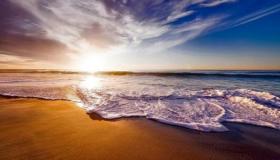 Lär dig om tolkningen av att se en strand i en dröm av Ibn Sirin