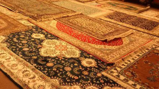 Giải thích về Ibn Sirin để nhìn thấy tấm thảm trong giấc mơ