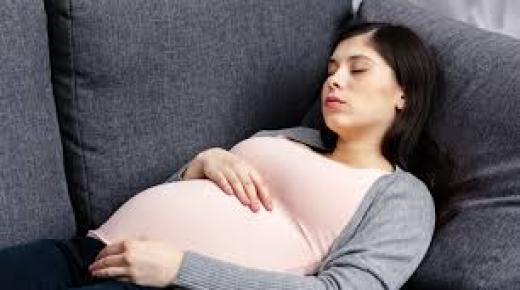 การตีความความฝันของหญิงม่ายเรื่องการตั้งครรภ์ในความฝันตามอิบันสิรินทร์คืออะไร?
