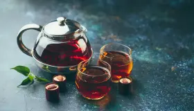 Lær om fortolkningen af ​​te i en drøm af Ibn Sirin