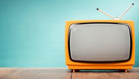 De belangrijkste interpretaties van het zien van televisie in een droom door Ibn Sirin