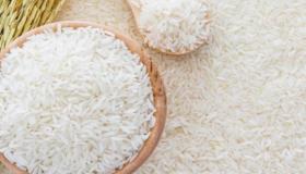 Lær om tolkningen av å se å spise ris i en drøm av Ibn Sirin