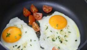 ما هو تفسير حلم أكل البيض المقلي في المنام لابن سيرين؟