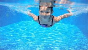 تعرف على تفسير رؤية السباحة في بركة ماء في المنام لابن سيرين
