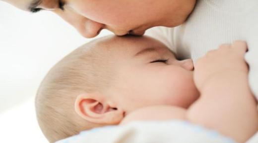 تعرف على تفسير رؤية الرضاعة في المنام للحامل لابن سيرين