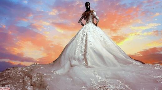 Quina és la interpretació de somiar amb portar un vestit blanc en un somni segons Ibn Sirin?