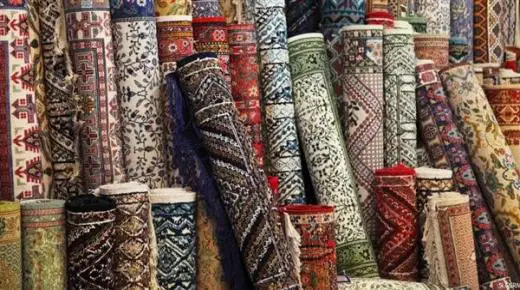 Ni nini tafsiri ya ndoto kuhusu carpet iliyofunikwa kulingana na Ibn Sirin?